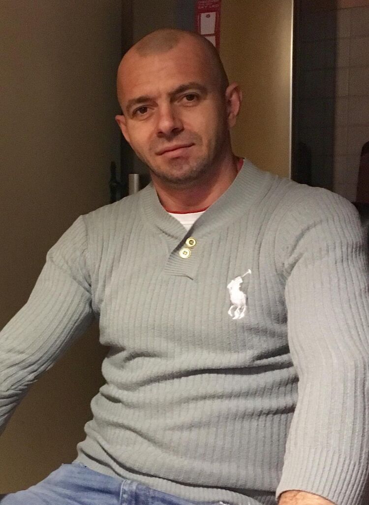  53388041  Adrian, 35 ,    