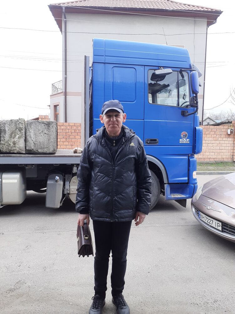  27915681  Vladislav, 68 ,    