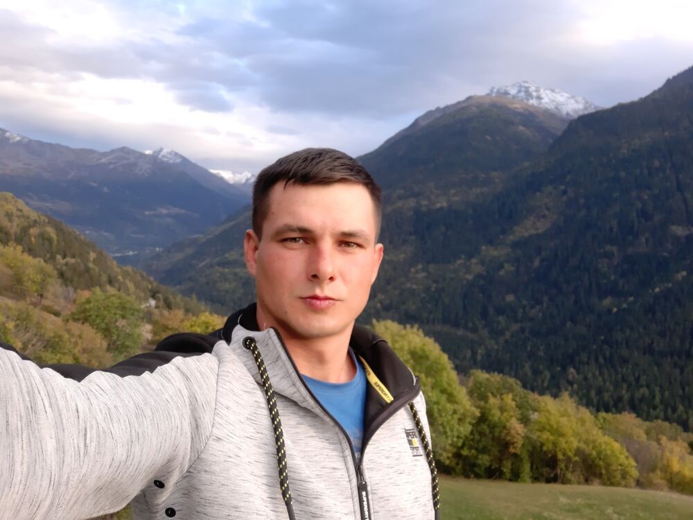  18258331  Vlad, 35 ,    