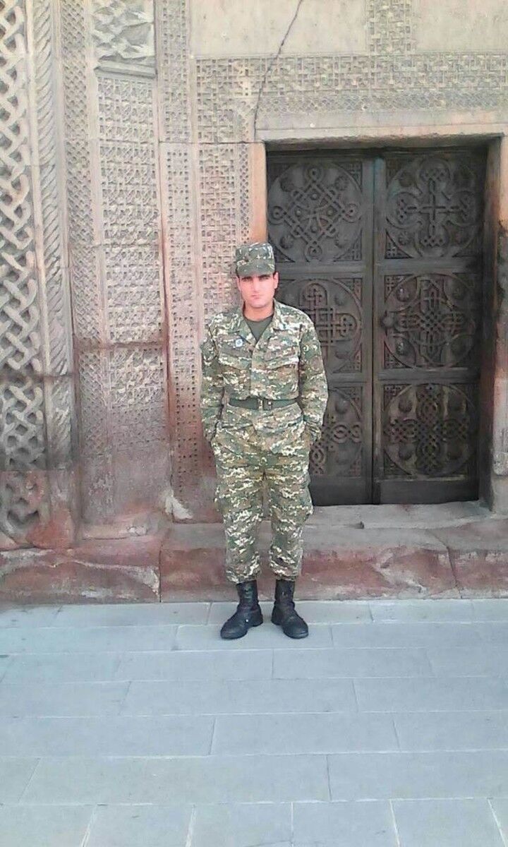  18778361  Senik, 28 ,    