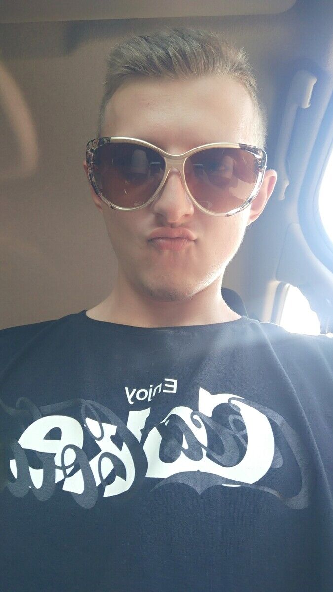  21429421  Alex, 26 ,    -