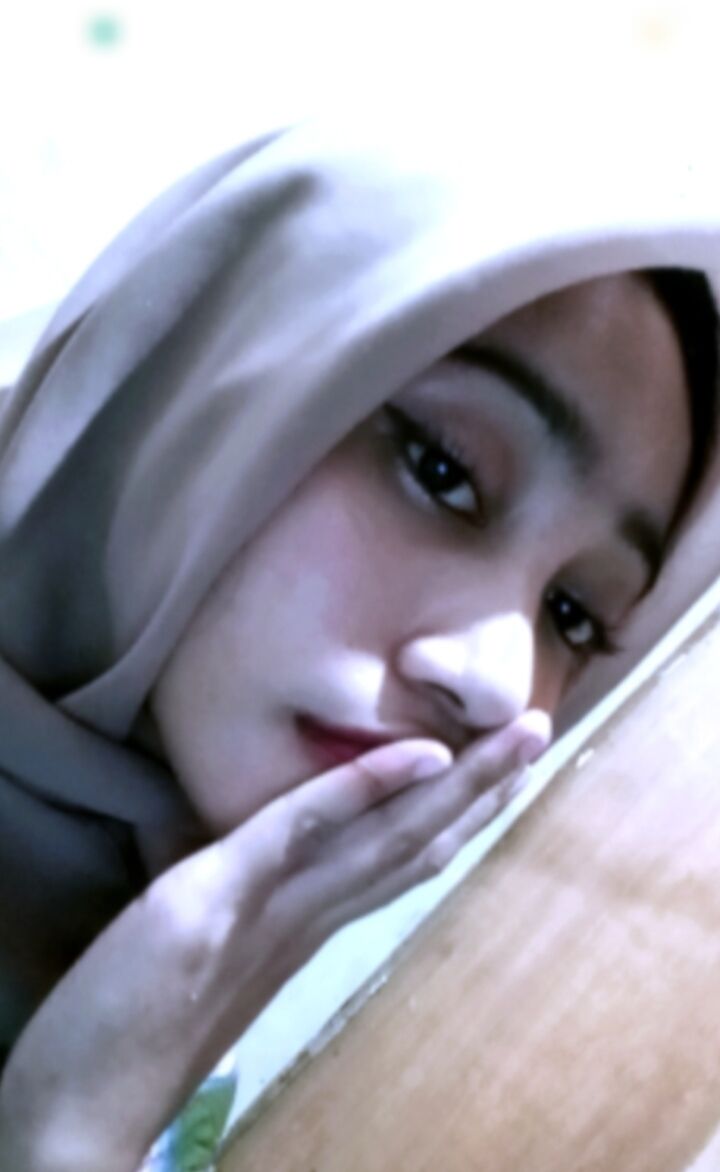  36469641  Anna, 21 ,    Manado