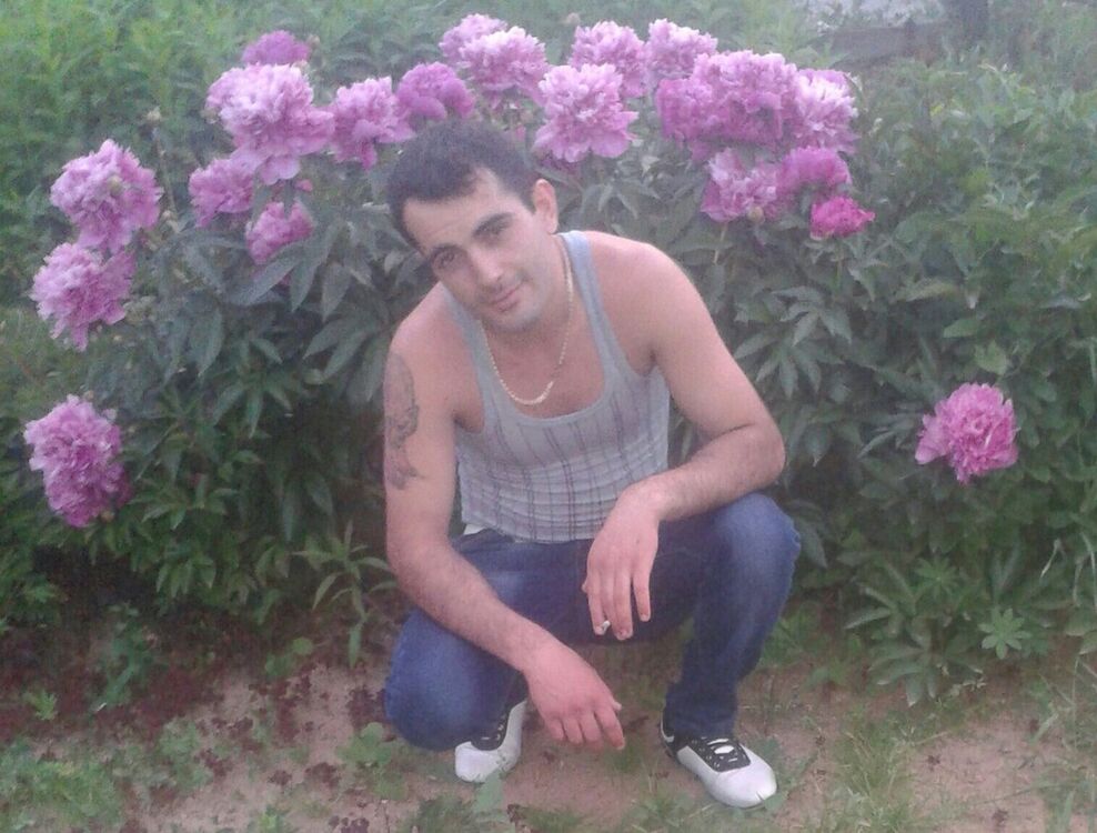  8427841  Arsen, 33 ,    