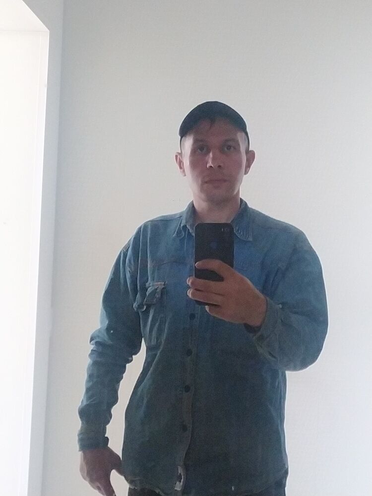  38591751  Sergei, 41 ,    