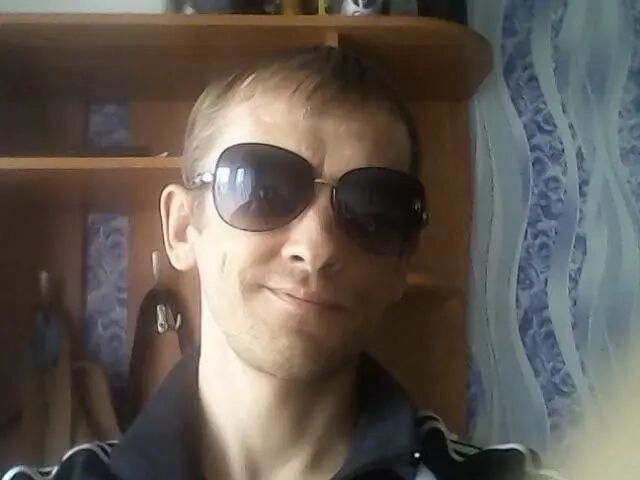  48425061  Alexander, 46 ,    