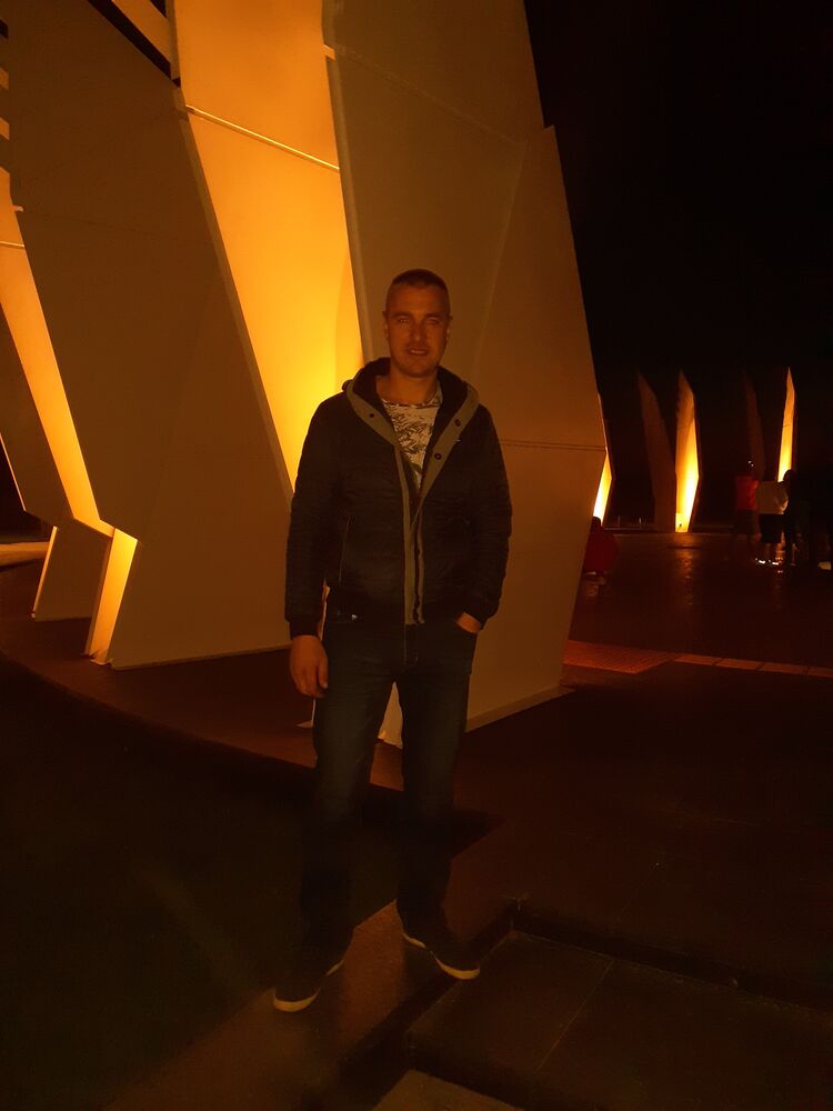  24193011  Andriy, 37 ,    
