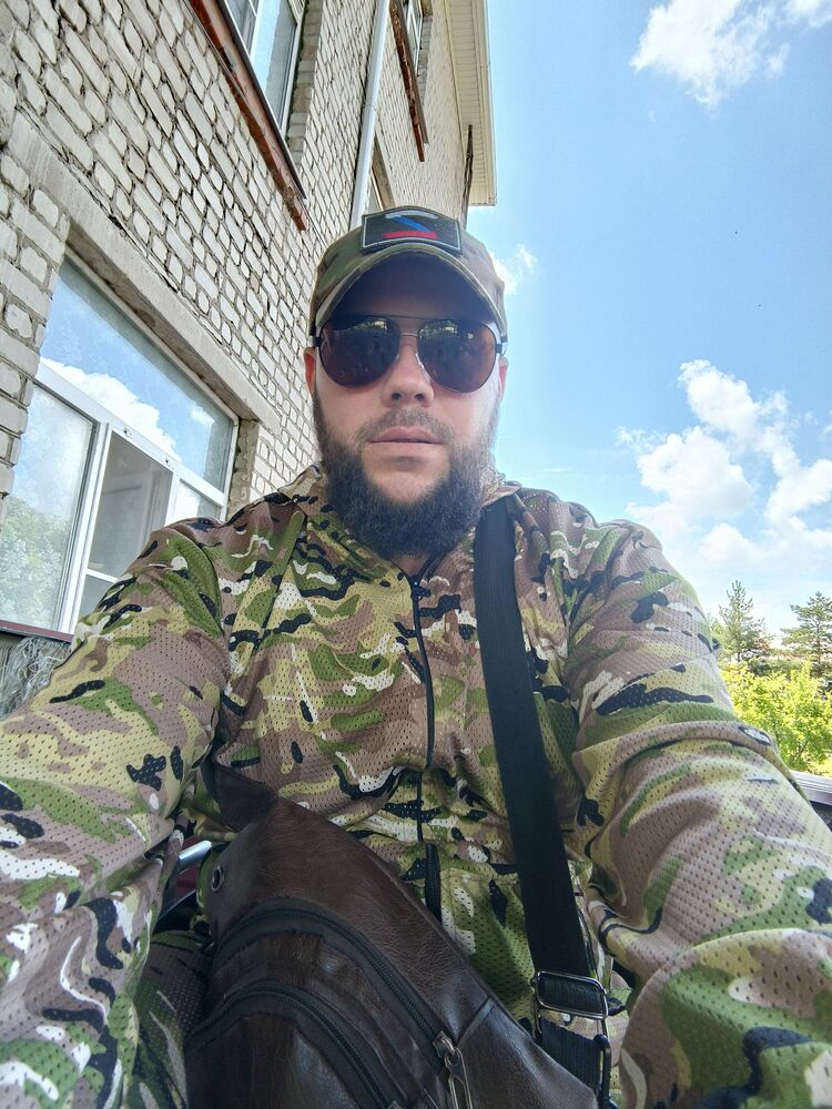  43820651  Leo v z, 37 ,    