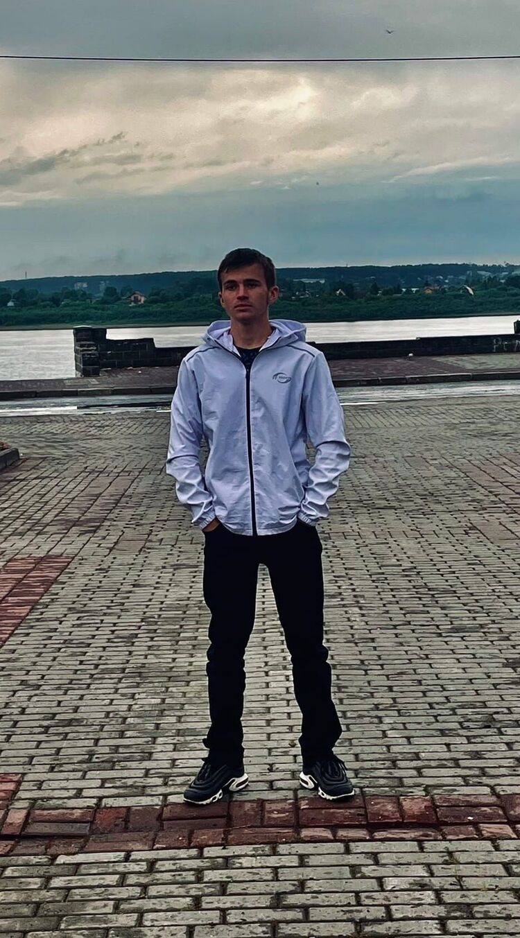  43419061  Pavel, 21 ,    