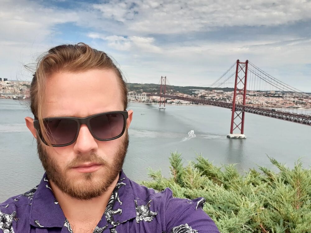  44640331  Vladislav, 27 ,    