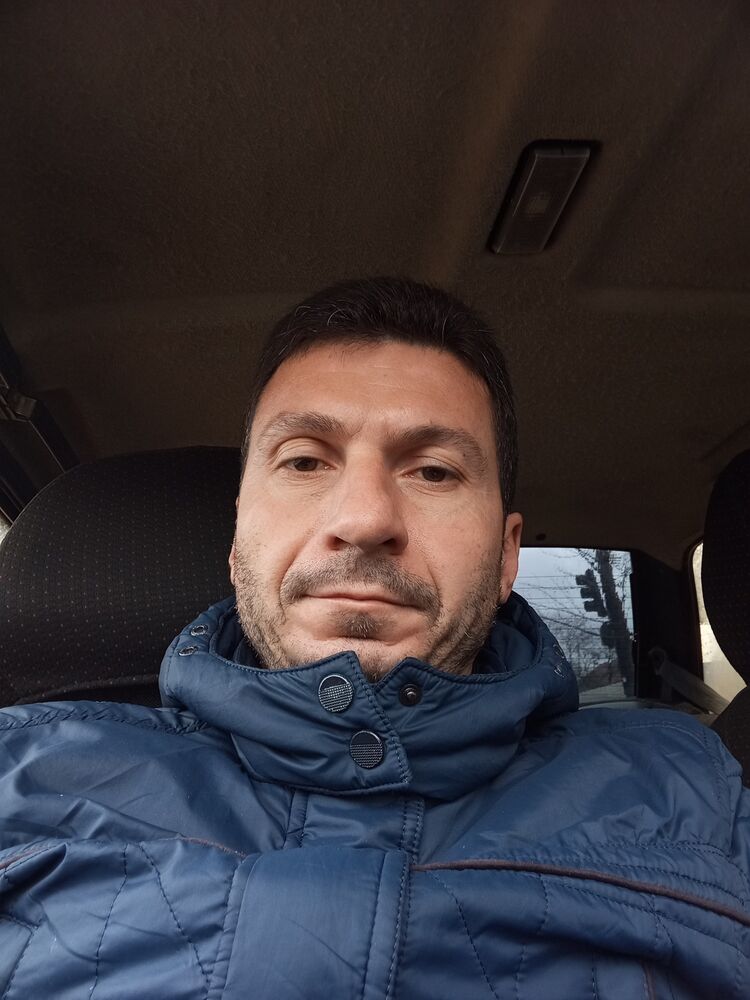  41313581  Roman, 43 ,    