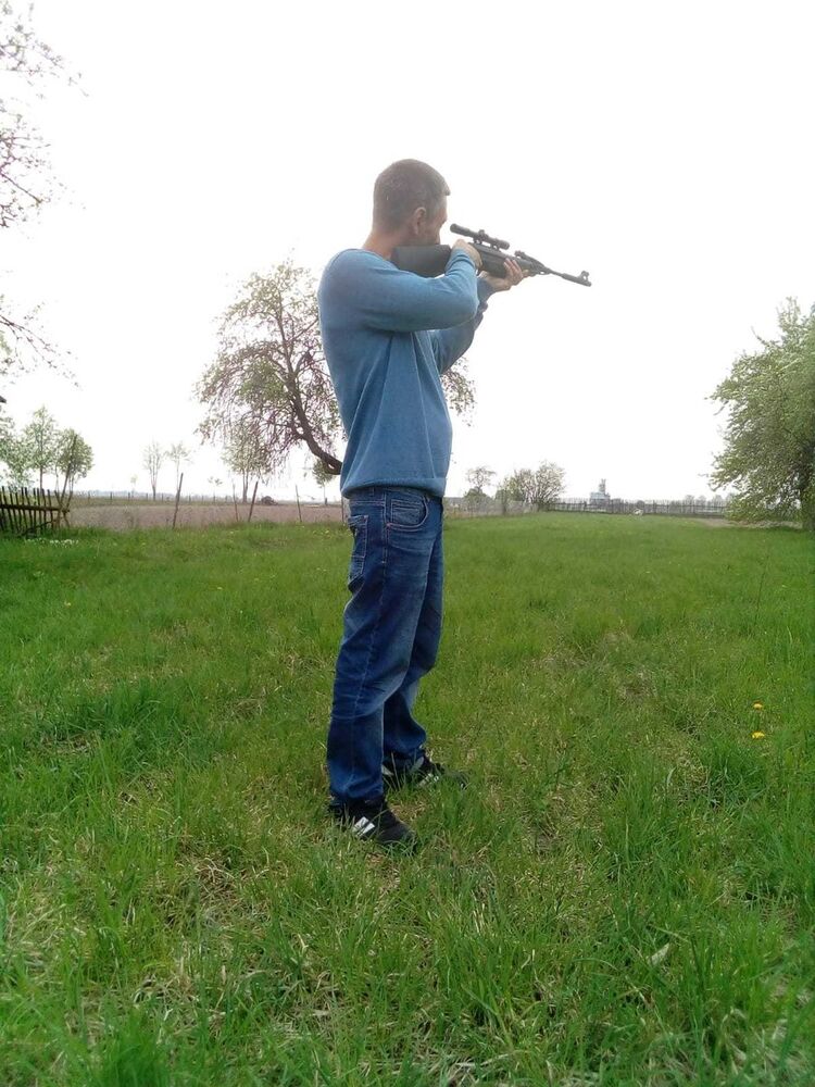  16042381  Dima, 47 ,    