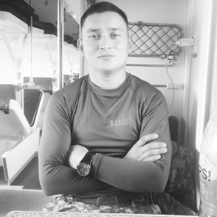  40298281  , 23 ,    