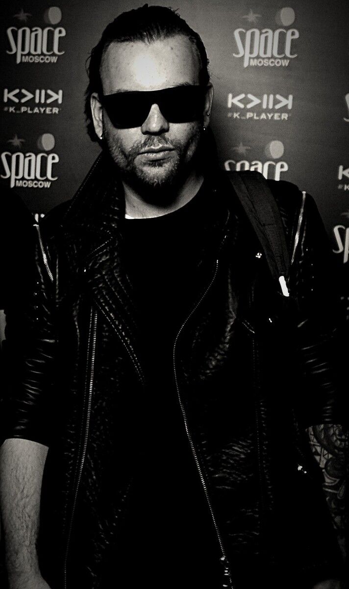  11749961  Viktor, 34 ,    