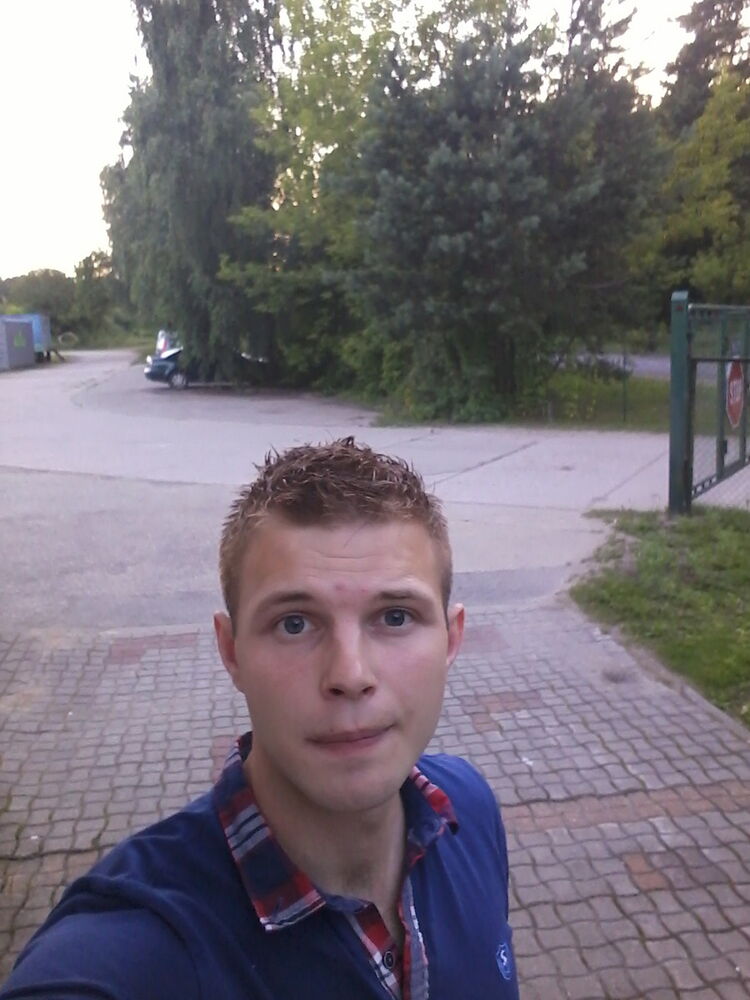 9893121  Aleksandrs, 30 ,    