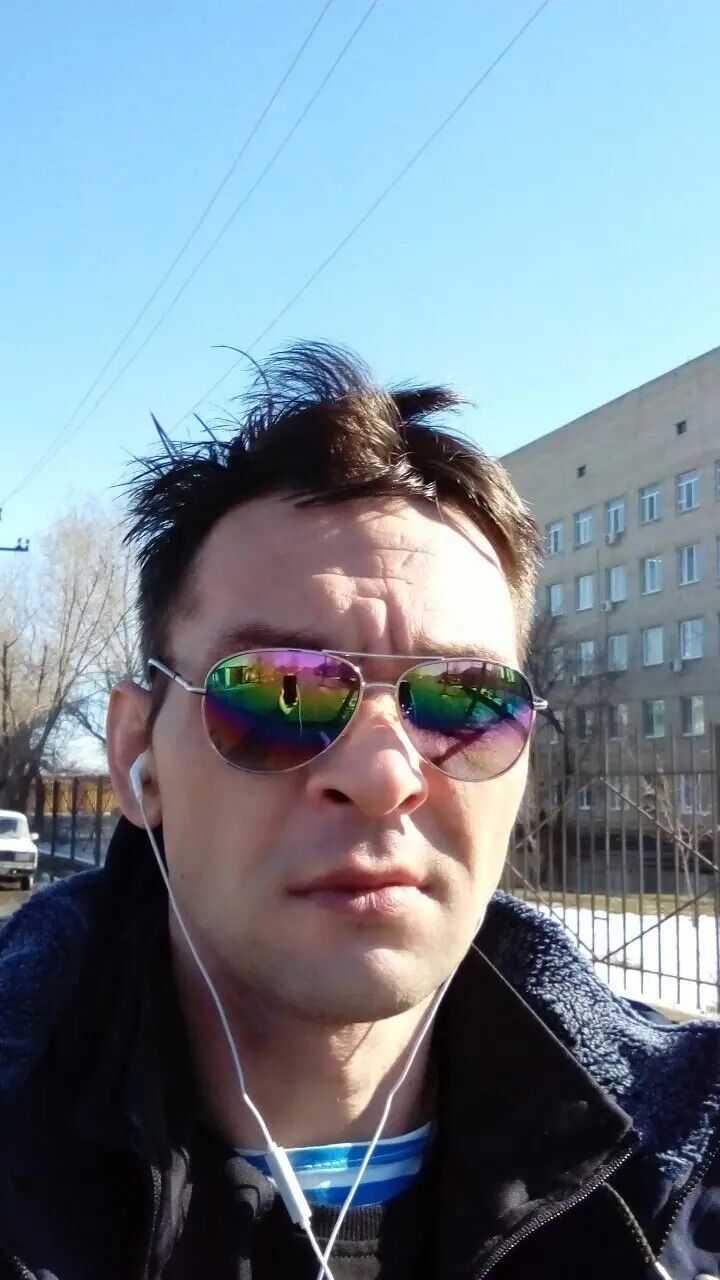  ,   Denis, 43 ,     , c , 