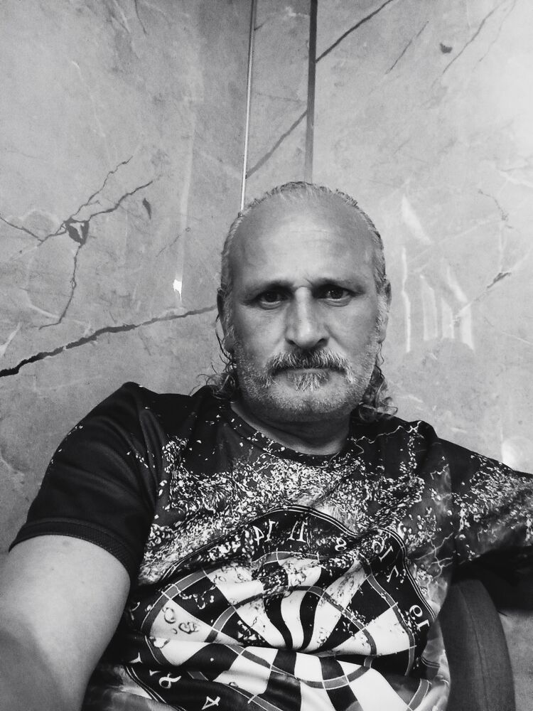  52981481  Esat, 47 ,    