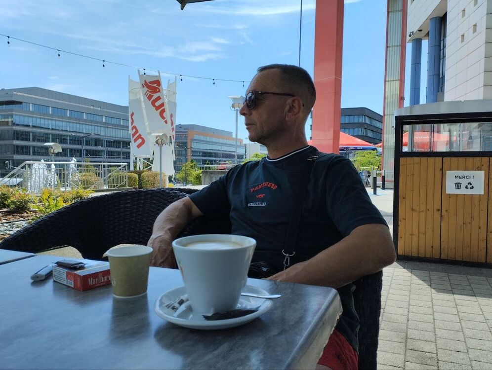  36851771  Oleg, 60 ,    