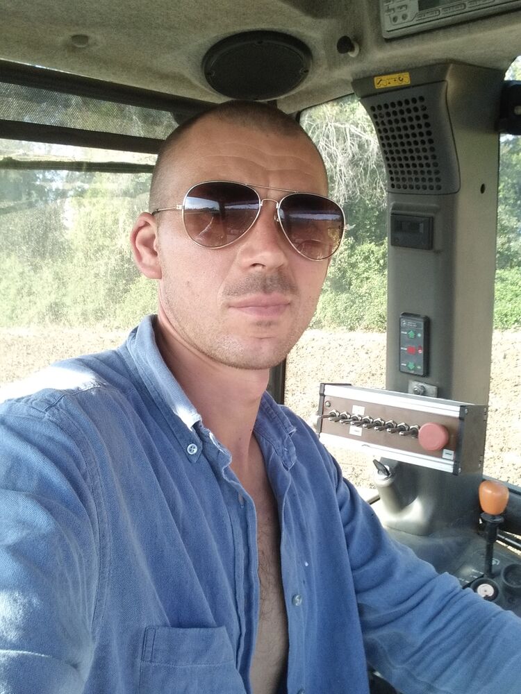  30920881  Viktor, 35 ,    Capaccio