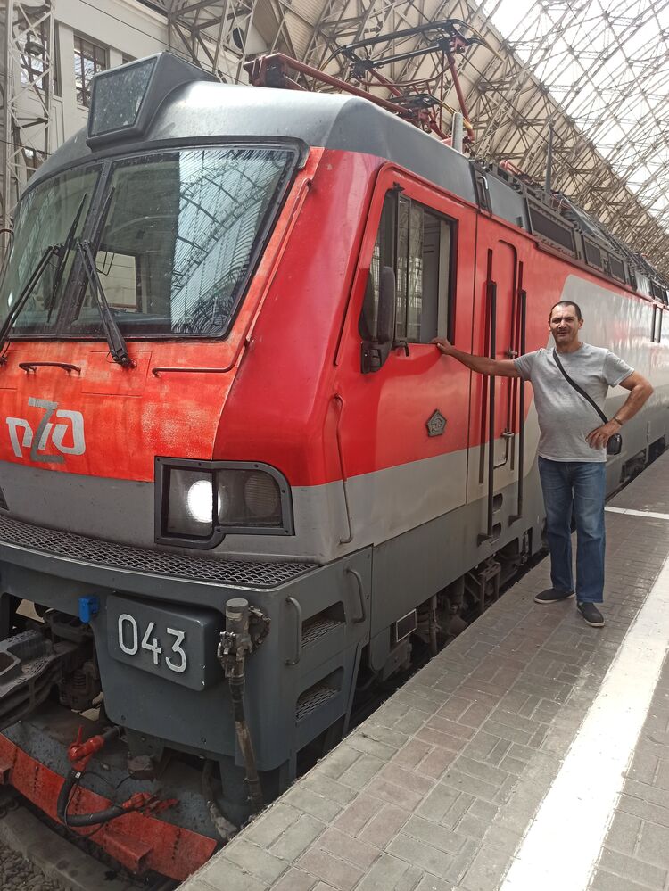  54438161  Vitas, 51 ,    