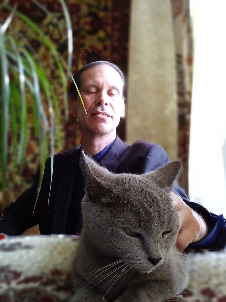  ,   Viktor, 46 ,   c 