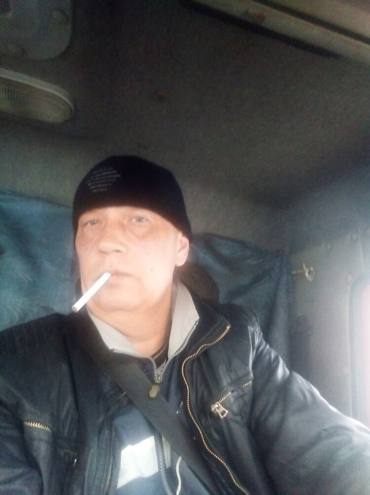  18483111  Oleg, 55 ,    