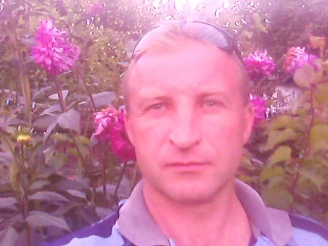  ,   Nik, 54 ,   