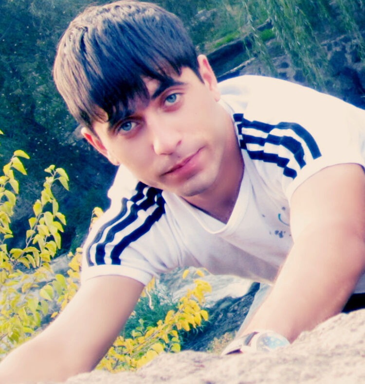  ,   Hrach, 32 ,   ,   , c 