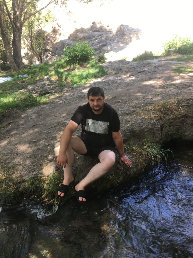 ,   Narek, 33 ,   ,   