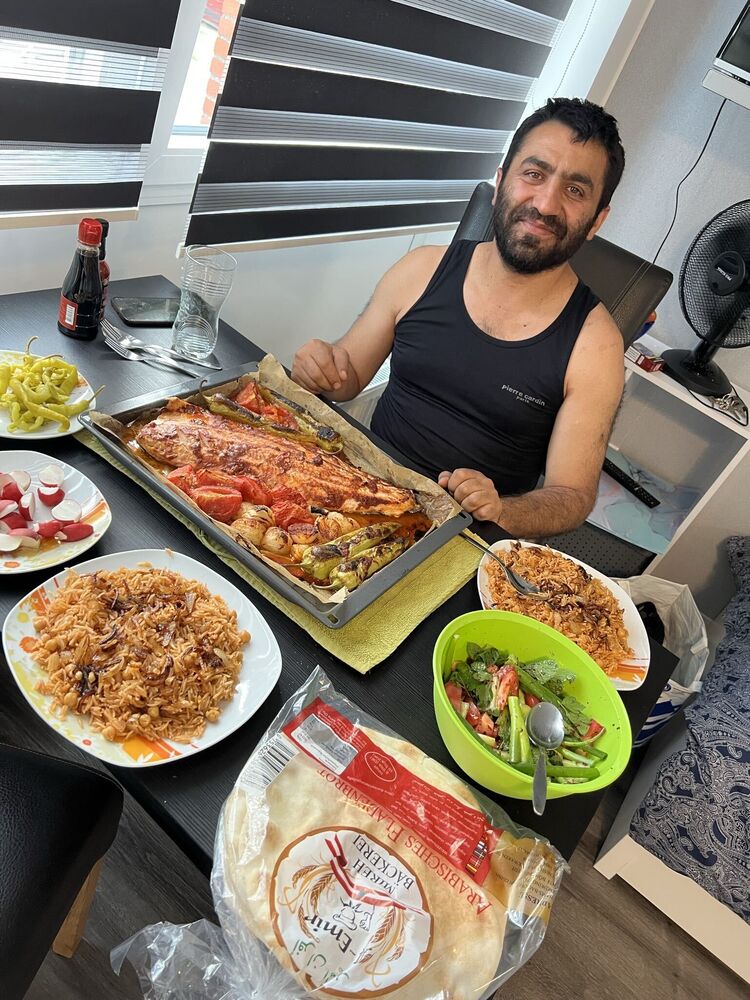  49075251  Mikayil, 42 ,    Neumunster