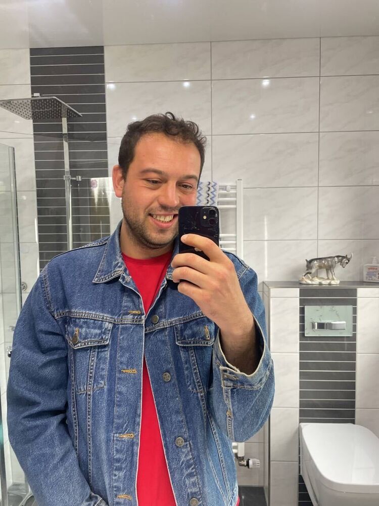  38348171  Borat, 32 ,    -