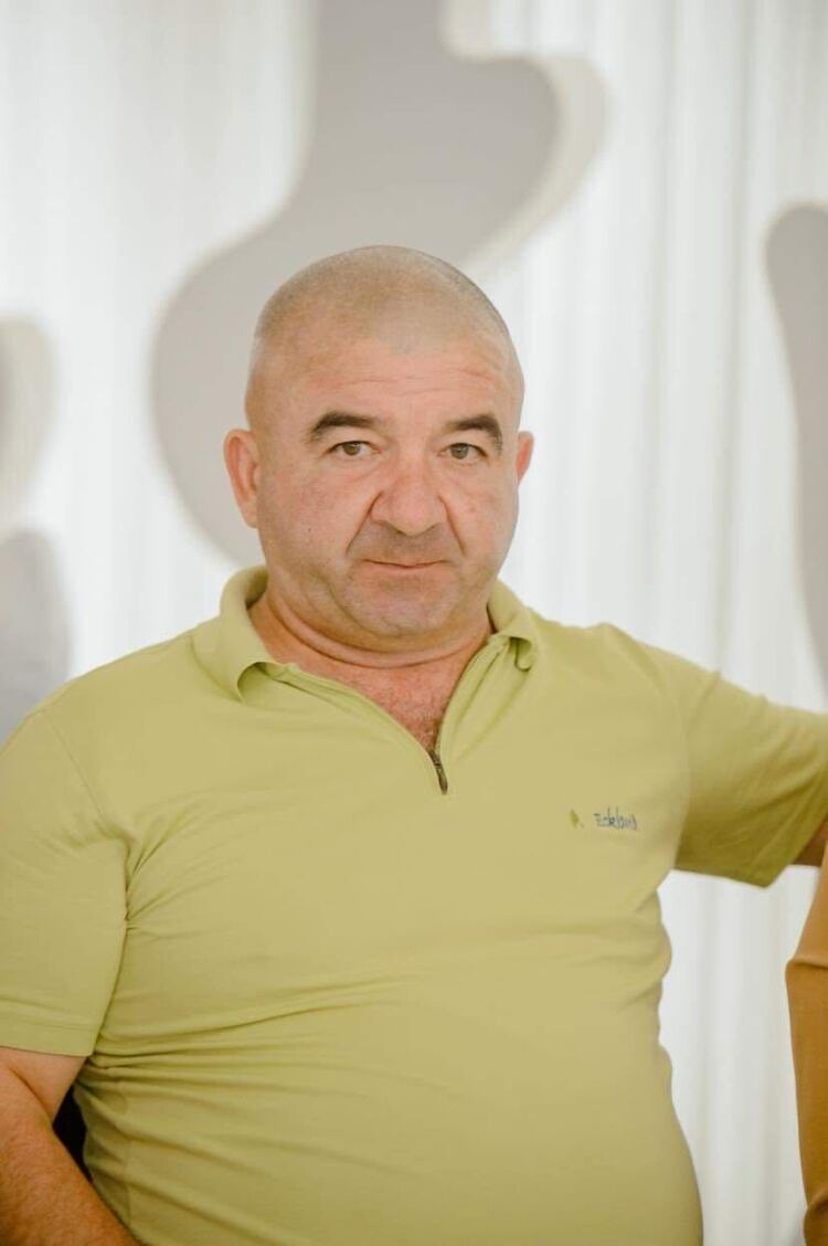  47421921  Petru, 52 ,    