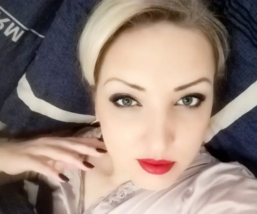  ,   Lady in Red, 37 ,   ,   , c 