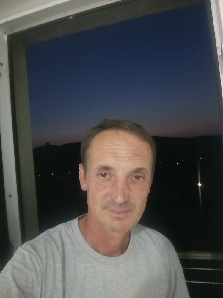  35534911  Ayrat, 49 ,    