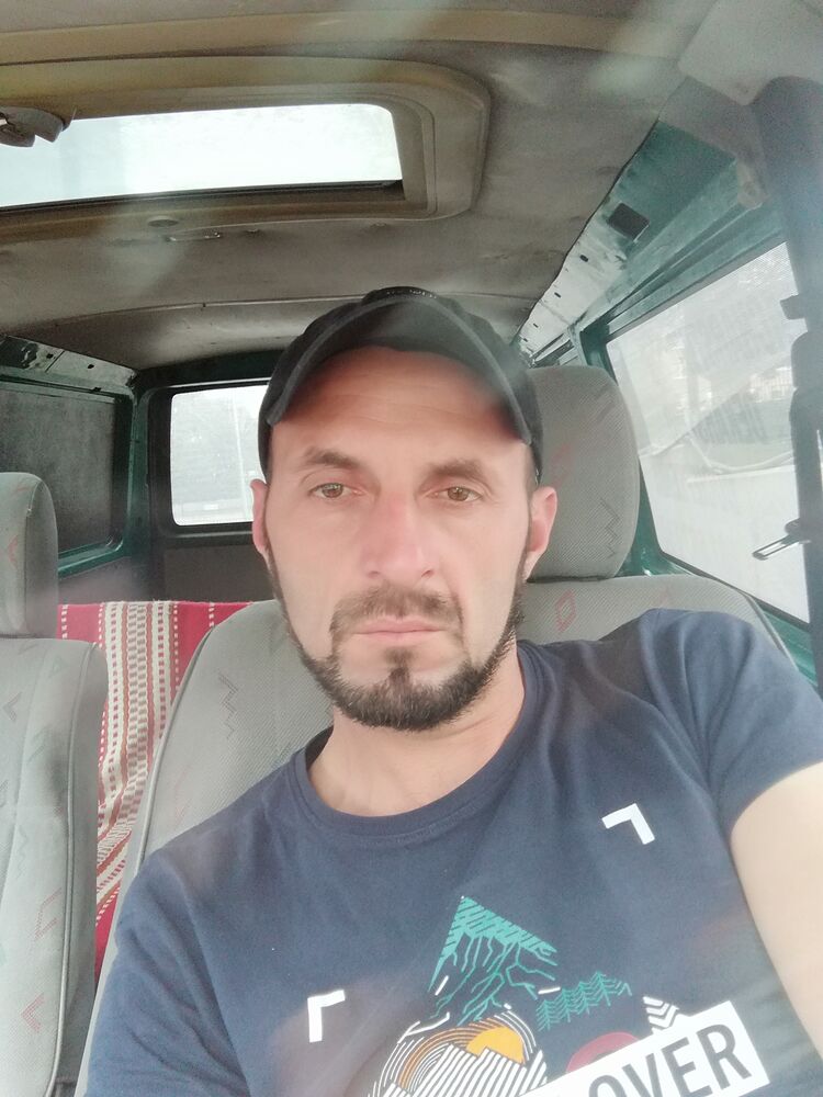  22810631  Andrij, 46 ,    
