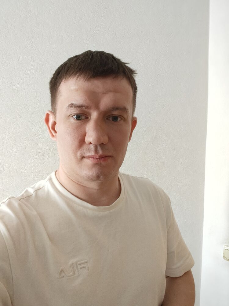  51418271  Roman, 31 ,    