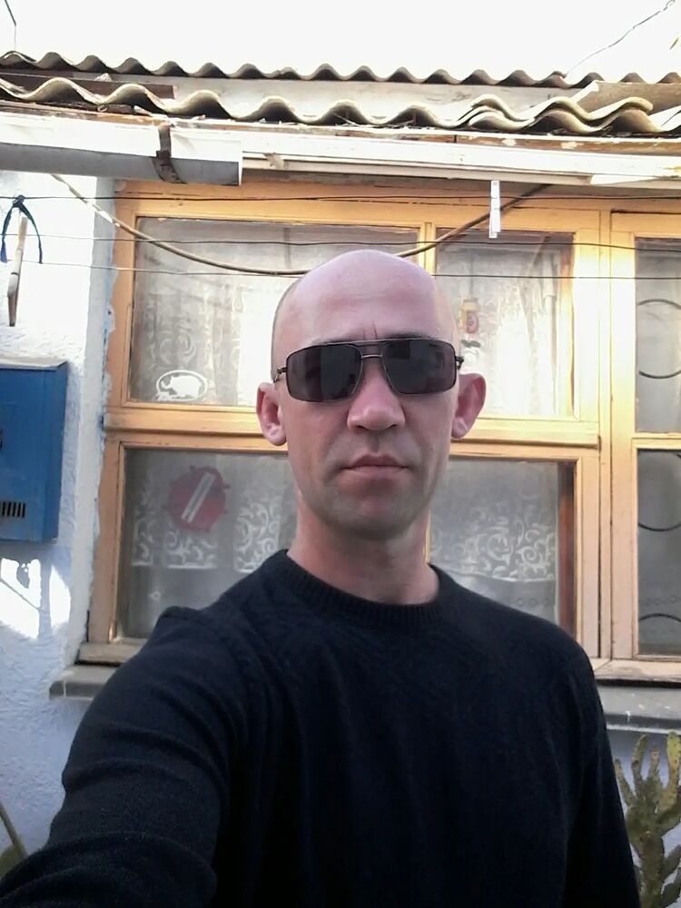  49990181  Viktor, 37 ,    