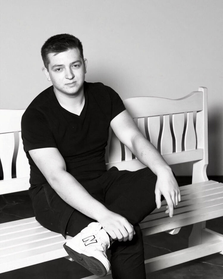  22703701  Sasha, 24 ,    