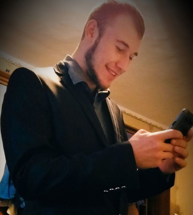  19792561  Iaroslav, 24 ,    