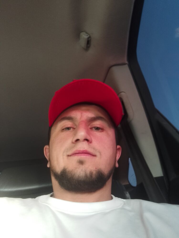  ,   Sultan, 32 ,  