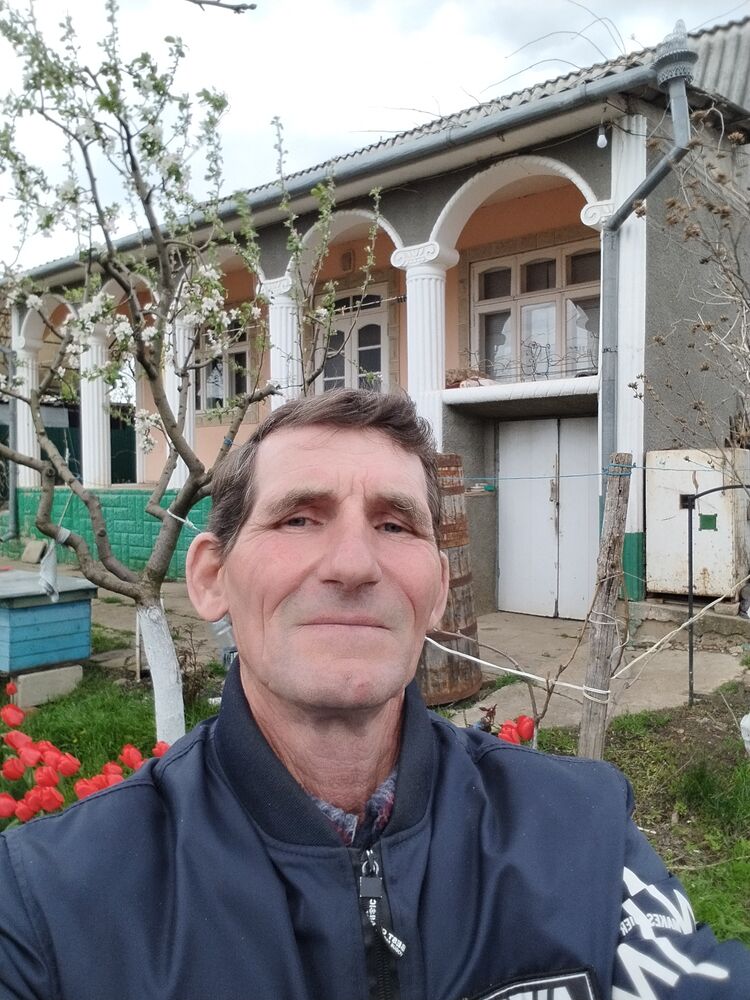  ,   Vladimir, 69 ,   c 