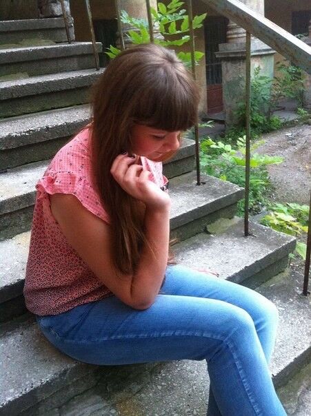  ,   Yana, 30 ,  