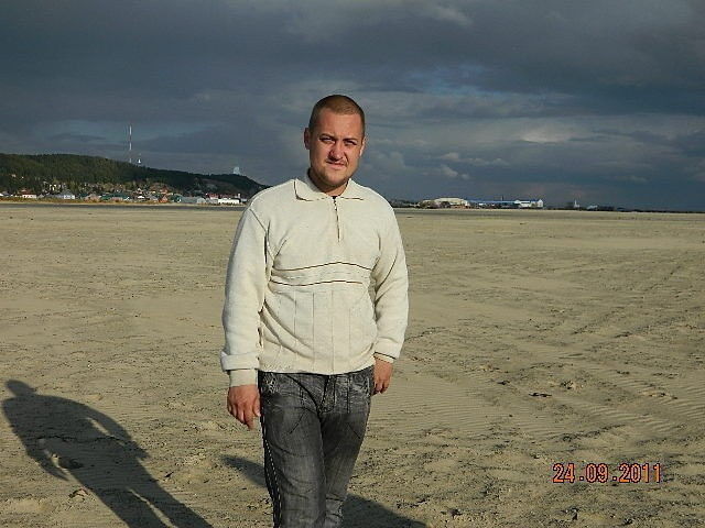  9900481  Denis, 42 ,    