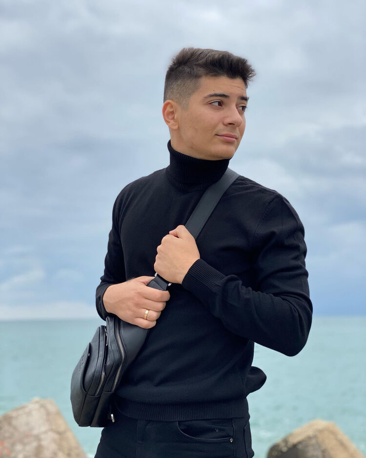  ,   Vlad, 21 ,   ,   