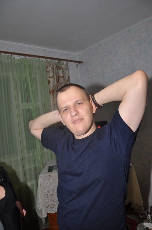  3990061  Roman, 45 ,    