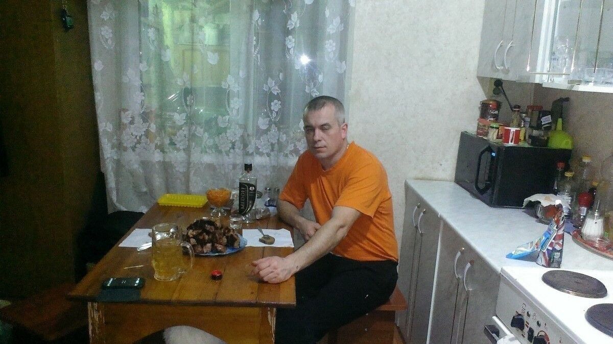  14887081  Aleksander, 51 ,    