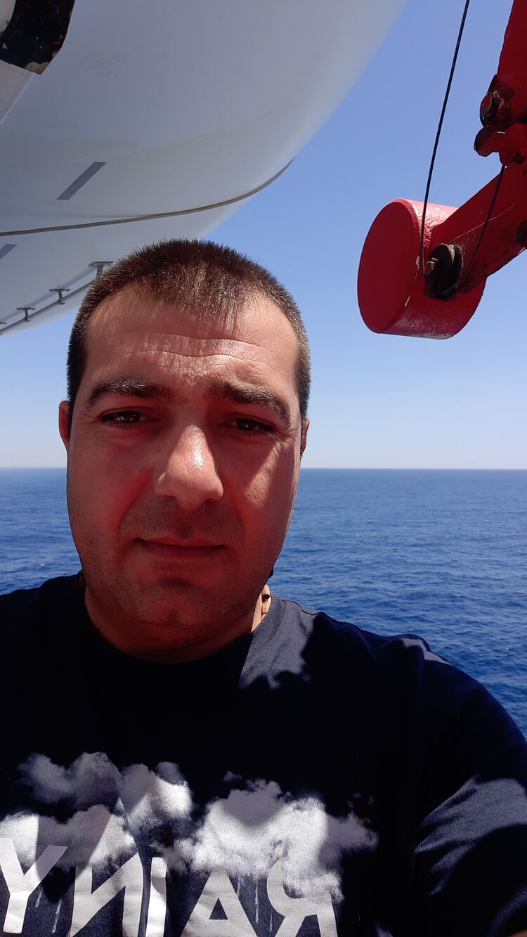  41275871  David, 43 ,    