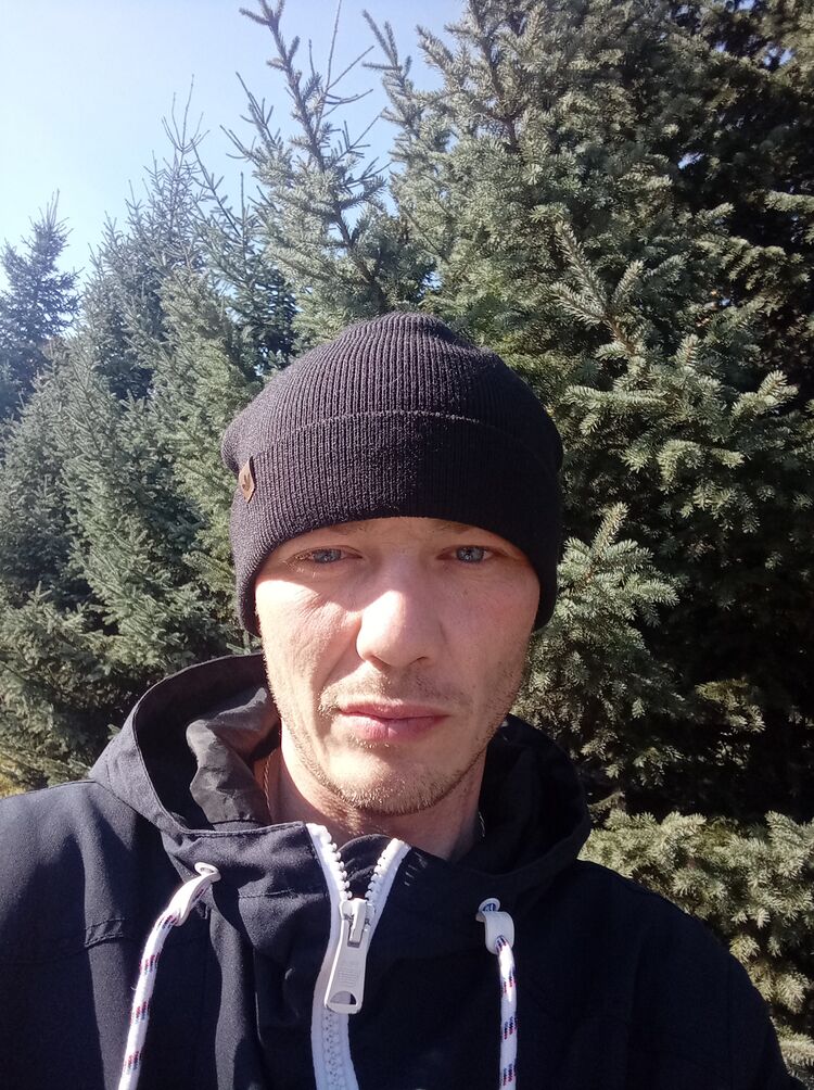  29761521  Ivan, 27 ,    
