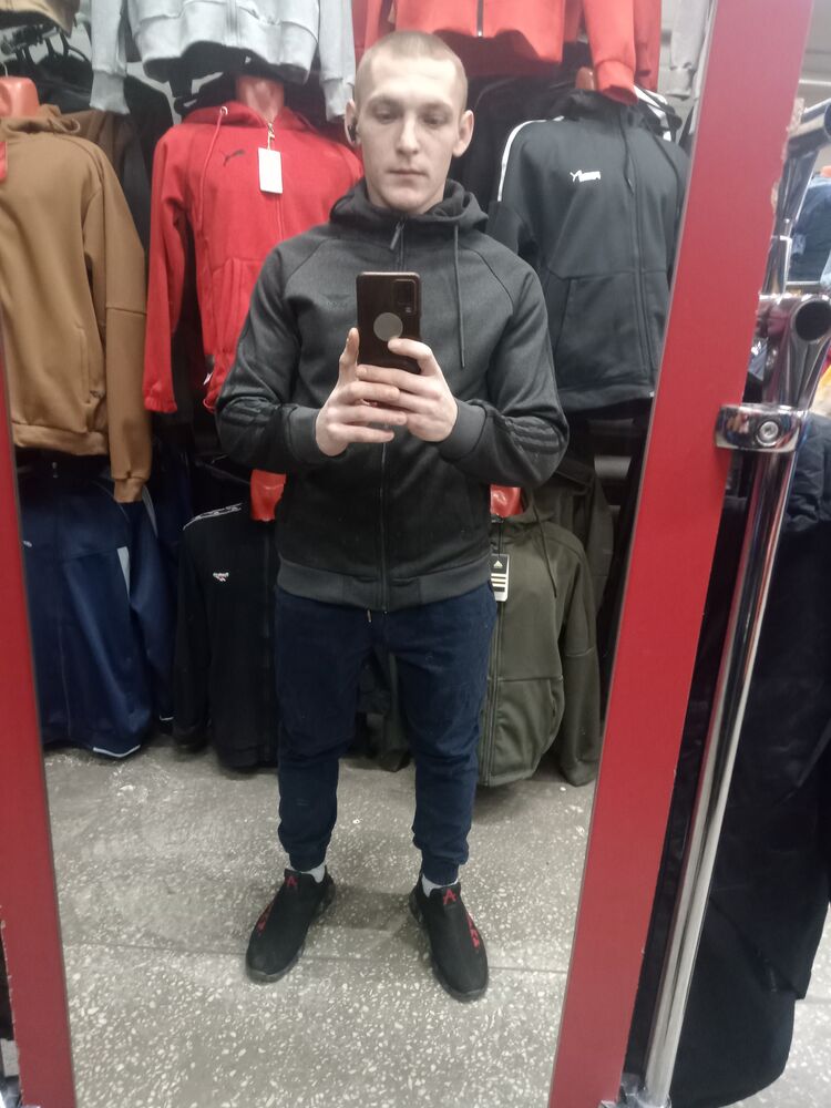  31098471  Ivan, 28 ,    