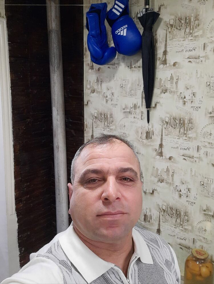  44379061  , 46 ,    -