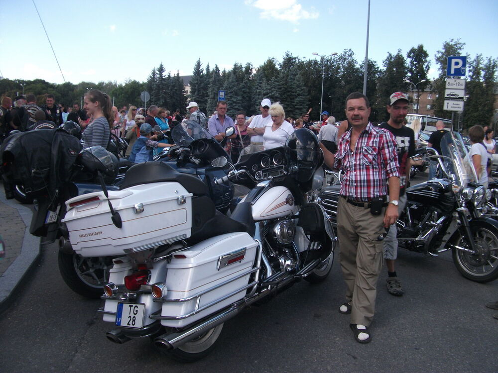  ,   Viktor, 67 ,     , c 